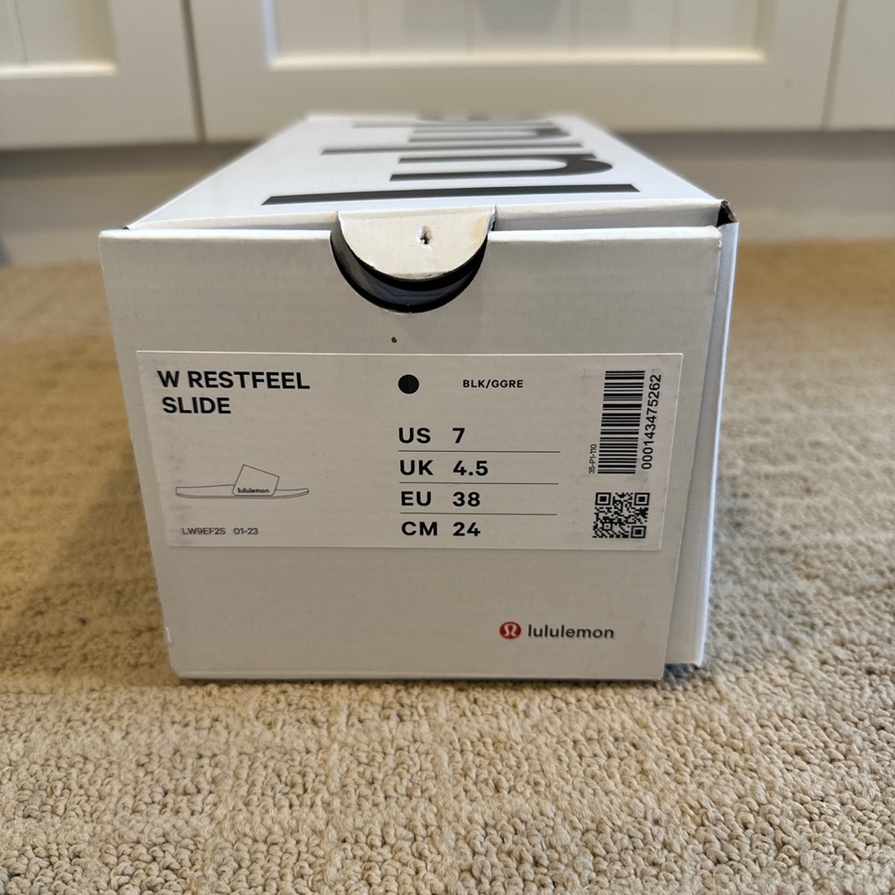 lululemon slides *BRAND NEW*